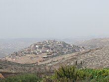 הכפר עיראק בורין כפי שצולם מהיישוב הר ברכה