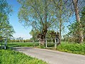 Straßenbrücke über einen Bach