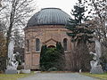 Engel am Zugang zum Friedhof