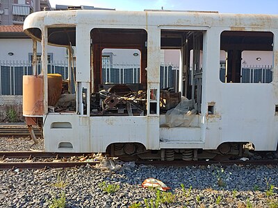 L'automotrice FCE ADe 07 (serie ADe 07-10), accantonata presso la stazione di Catania Borgo, in seguito al processo di revamping fallito, 29 giugno 2019.