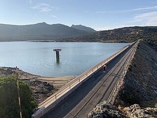 Causeway along the dam