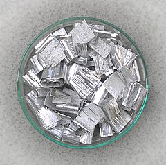 http://upload.wikimedia.org/wikipedia/commons/thumb/d/dd/Magnesium.jpg/240px-Magnesium.jpg