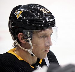 Matt Hunwick 2017-12-09 1.jpg