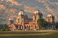 Le Noor Mahal (en), à Bahawalpur.