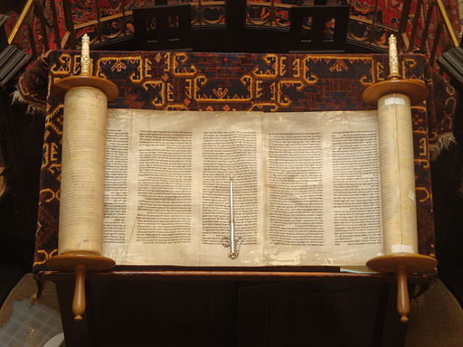 Open Torah and pointer
