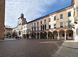 Munisipyo sa Piazza Duomo