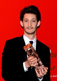 Pierre Niney v roce 2015 po předávání filmových cen César