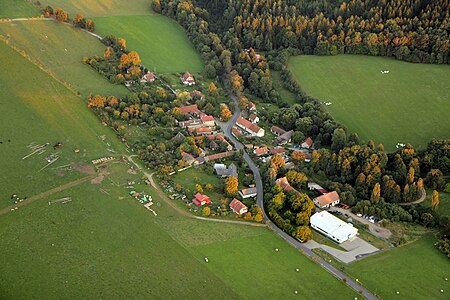 Vue aérienne du hameau de Dojetřice.