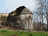 Taubenturm mit steinerner Kuppel, die eingestürzt ist, 16. Jahrhundert