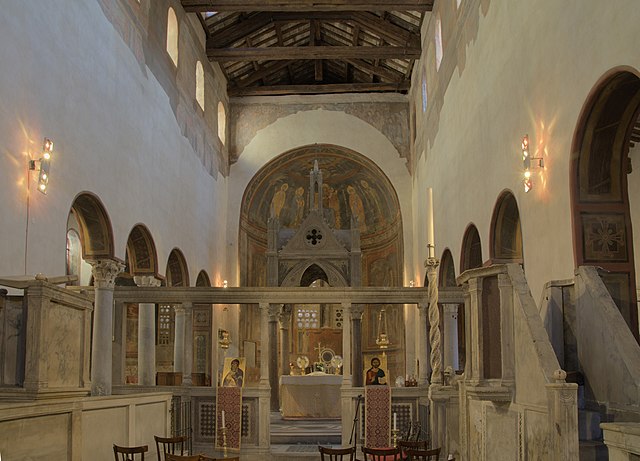 Interior de Santa María in Cosmedin. Fuente: Wikipedia