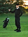 Moderne golfantrekk med retroinspirert golfbukse i form av vide, innsnørte bukser som gammeldagse eplenikkers.