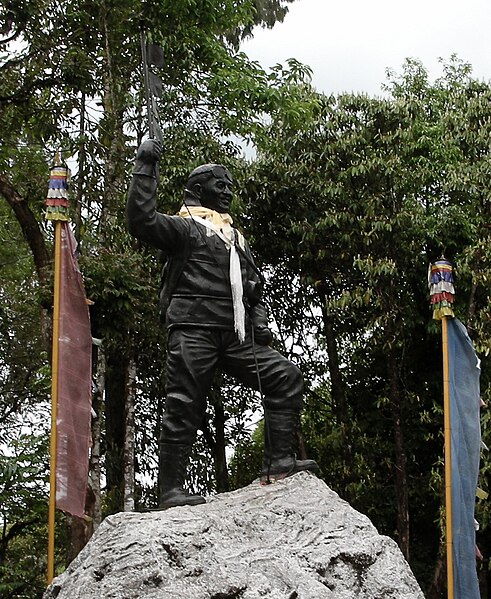 파일:Statue of Tenzing Norgay at Himalayan Mountaineering Institute.jpg