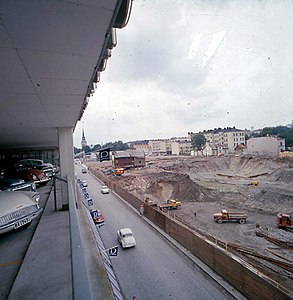 Utsikt från parkeringen för Domus/Telgehuset. Varuhuset Kringlan och EPA/Åhlens under uppförande