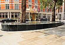 Urban design in city squares. Water feature in London, by Tadao Ando who also works with landscapes and gardens Water feature Silence, Mayfair, London.JPG