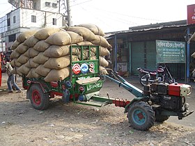 12 hj traktor Bangladeshis seitsmekümne 80 kg kaaluva riisikotiga