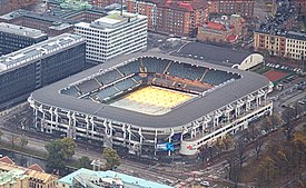 Camp Nou (Barcelona) och Gamla Ullevi (Göteborg) är försedda med hybridgräsmatta.[6][1]