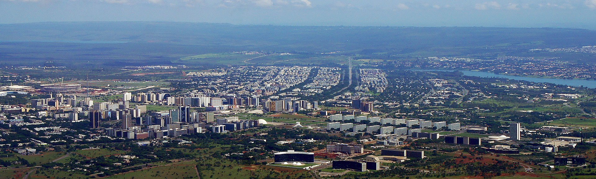 http://upload.wikimedia.org/wikipedia/commons/thumb/d/de/BSB_02_2013_Eixo_Monumental_5884.JPG/1920px-BSB_02_2013_Eixo_Monumental_5884.JPG