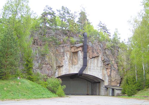 Huvudporten till den gamla delen av berghangaren.