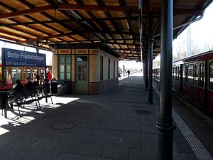 Berlin - S-Bahnhof Friedrichshagen - Linie S3 (6932722917).jpg