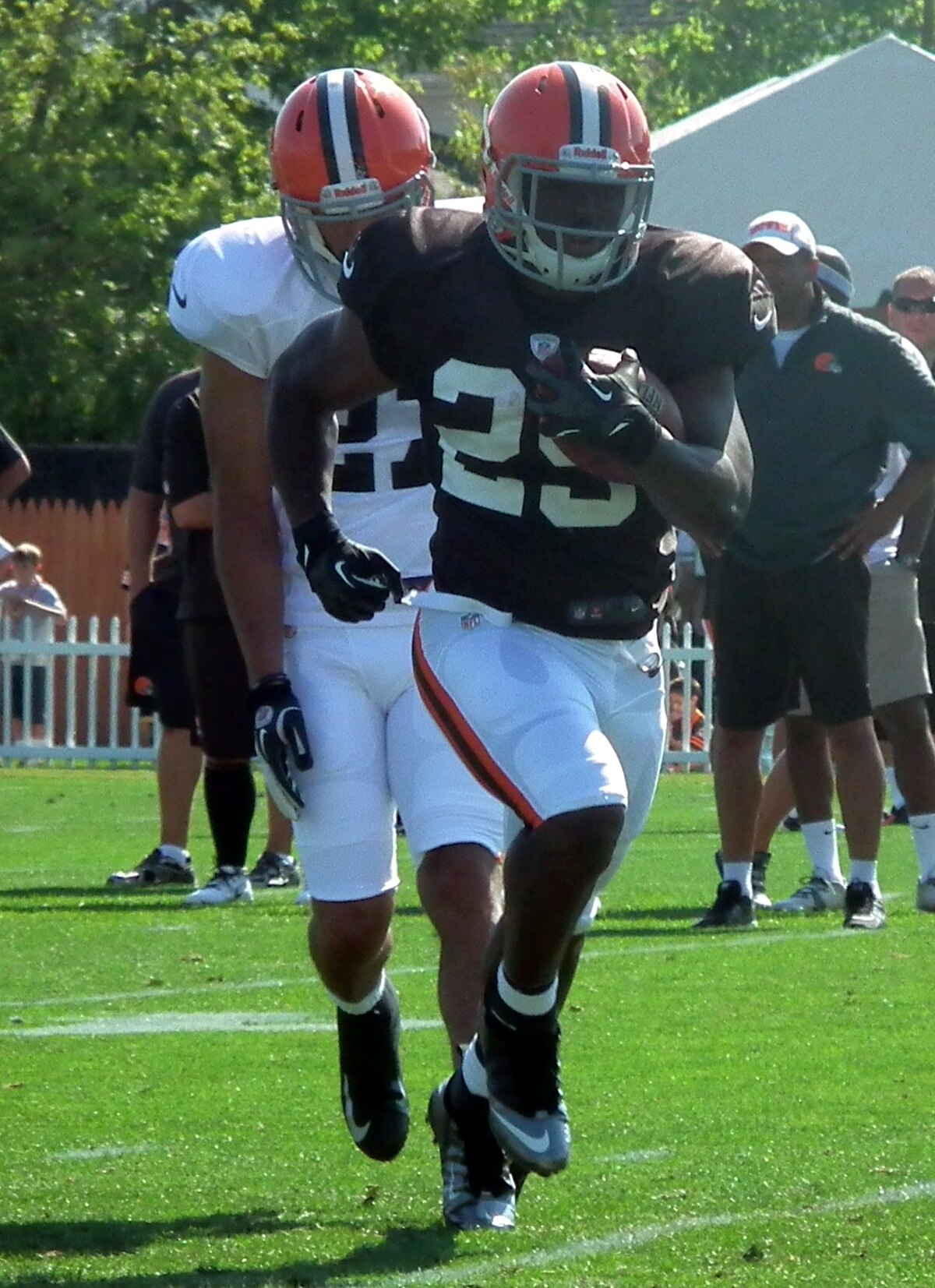 1200px-Brandon_Jackson_Browns_training_c