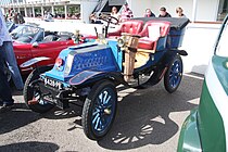 Dit eencilindermodel Tonneau uit 1904 rijdt nog steeds