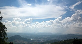 Un'altra visuale di Ooty (Udagamandalam) dalla cima