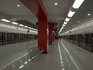 Fengbo station platform.jpg