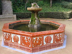 Fontaine en azulejos.