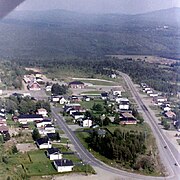 La route 204 contourne le village de Frontenac.