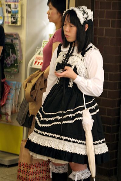 Before you buy any gothic lolita outfit make sure it comes with a matching