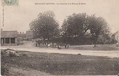 Heuilley-Cotton, la fontaine et le bureau de poste