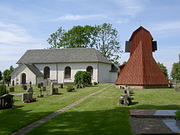 Holms kyrka med klockstapel