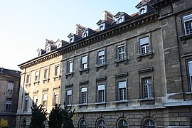 Bâtiment ancien, pavillon de l'horloge.