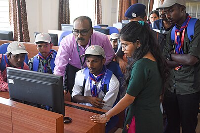 Vishwanath Badikana giving highlights on Wikipedia to students