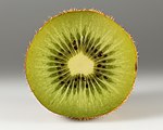 Kiwifruit cross section.jpg