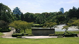 名城公園の御深井池と名古屋城
