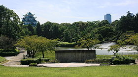 名城公園の御深井（おふけ）池と名古屋城