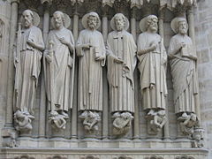 Statues du piédroit de droite, du XIXe siècle : Paul, Jacques le Majeur, Thomas, Philippe, Jude et Matthieu.