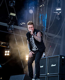 Shaddix выступает с Papa Roach в 2015 году