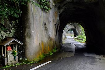 与位の洞門（兵庫県宍粟市山崎町与位）