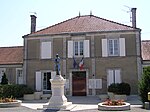 Poilu au repos (monument aux morts)