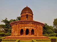 భీషణ్పూరు టెర్రకోటా ఆలయం; భారతదేశం.టెర్రకోటా ఆలయానికి ప్రధానకేంద్రం.