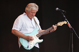 Renwick with the Bucket Boys, performing at Fairport's Cropredy Convention Festival, 2007
