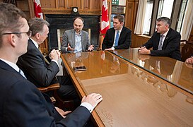 Vladimir Kara-Mourza avec Andrew Scheer, alors chef du Parti Conservateur du Canada en 2017.