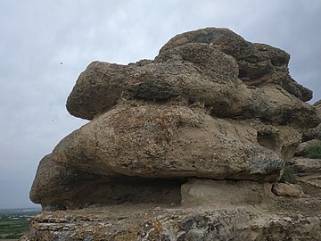 Ապարանքի պարիսպներից: