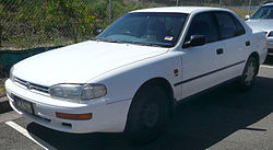 1993-1994 Toyota Camry Vienta (VDV10) Executive sedan 01.jpg