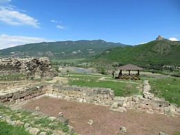 Mt. Bagineti'de bulunan Armazi sarayındaki altı sütunlu bir salonun kalıntıları (MÖ 1. yüzyıl)