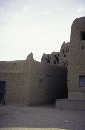 Immagine ASC Leiden - van Achterberg Collection - 02 - 57 - La maison de Sidika dans le Vieux Quartier - Agadez, Niger - 27 décembre 1996 - 11 janvier 1997.tif.