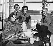 طراحان آرابیا در سال ۱۹۵۳ میلادی: کارینا آهو (سمت چپ)، اولا پروکوپه، سارا هوپه‌آ و کای فرانک