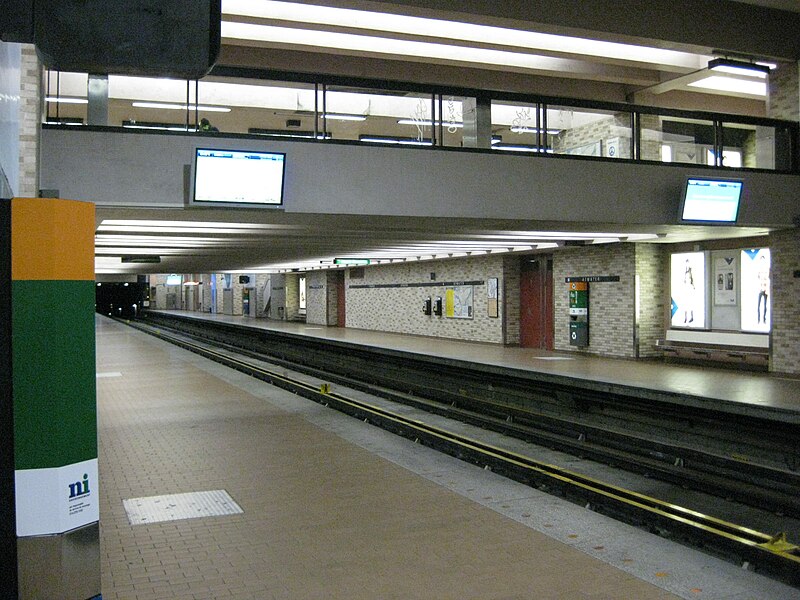 800px-Atwater-Metro-Mtl.jpg